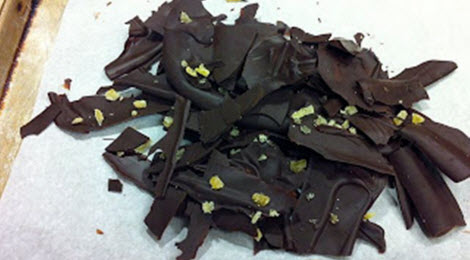 Healthy chocolate ginger bark