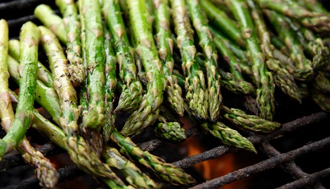 asparagus spears on a grill