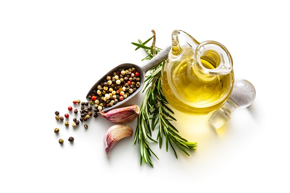 peppercorns, shallots, rosemary and olive oil in a pitcher